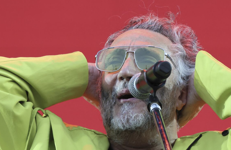 FITO PÁEZ CANCELA CONCIERTOS EN EL ZÓCALO Y TODO MÉXICO POR FRACTURAS